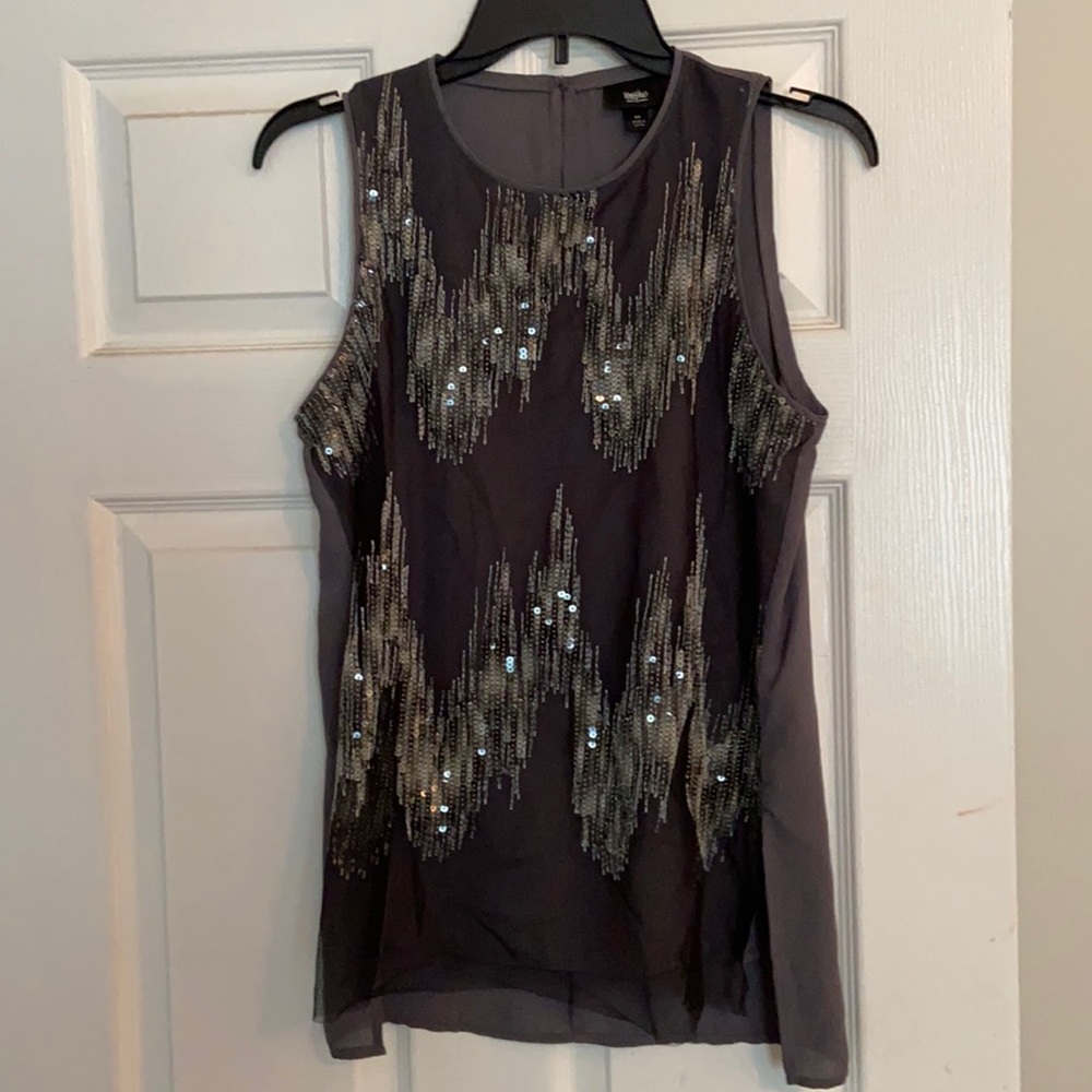 Perfect shirt to dress up some jeans!